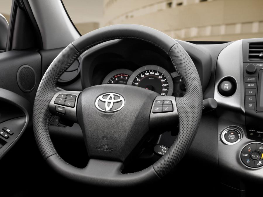  Toyota RAV4 2010 года  (фото 14 из 31)